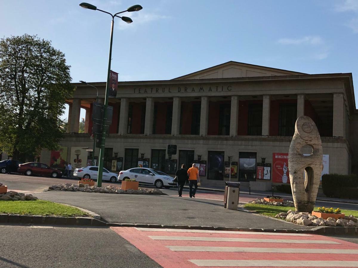 Stayplay Center Theater Brasov Braşov Exterior foto